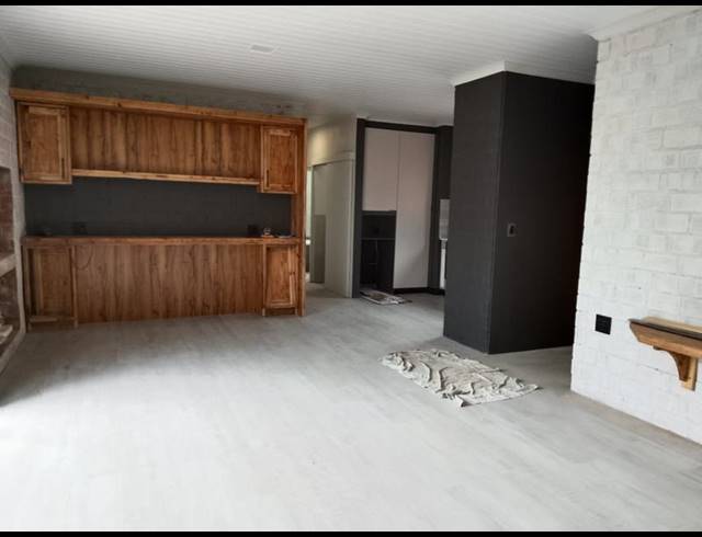 2 BEDROOM HOUSE FOR SALE IN ALBERTINIA
